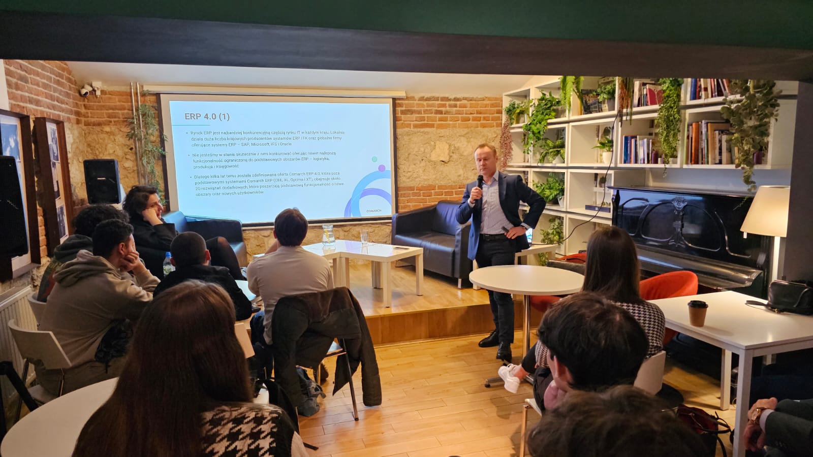 F6542091 E06d 4e5b 8be8 19a09deed56b