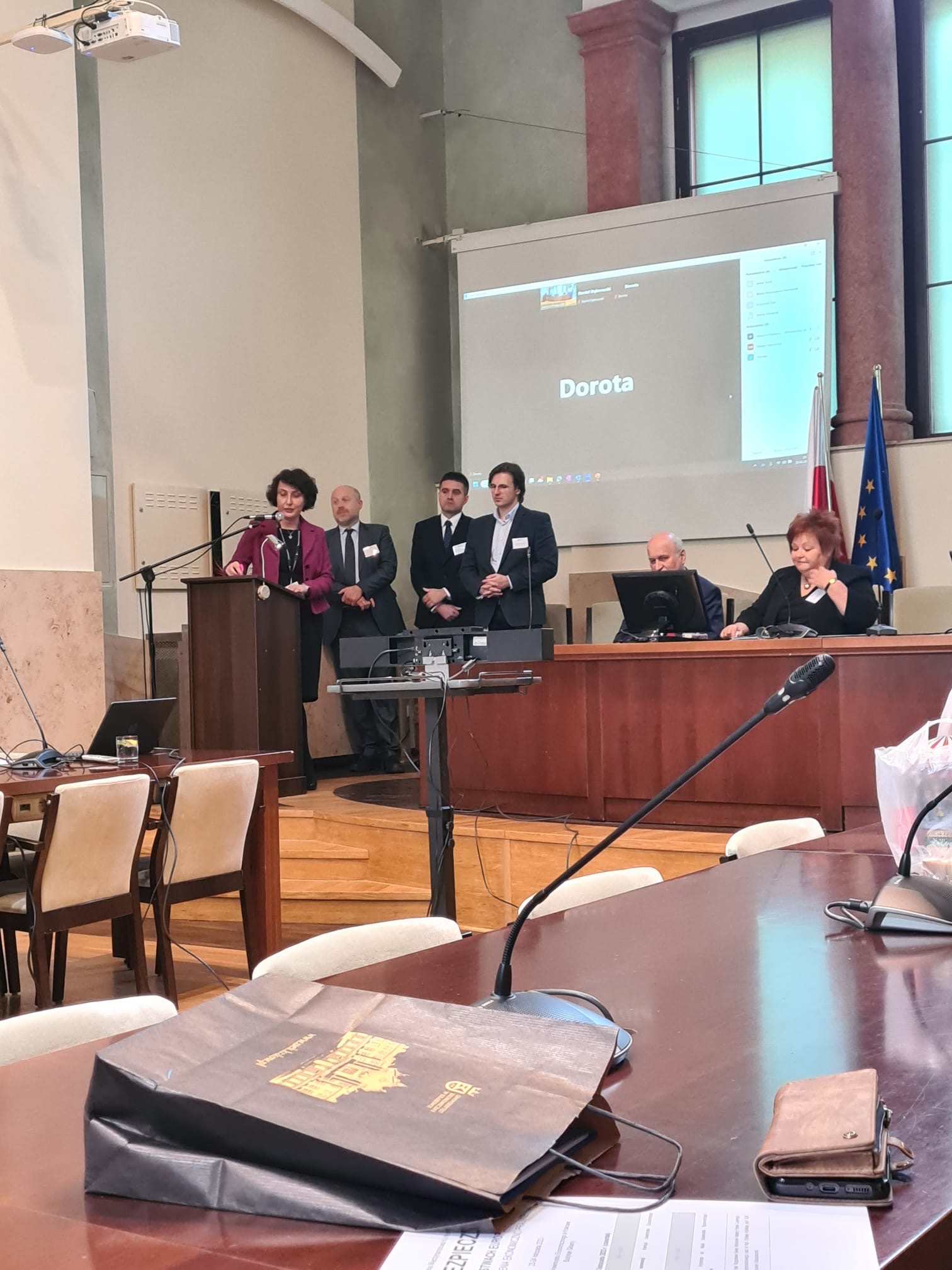 1b66a295 0aed 4d54 898a 40eced3cd0fa