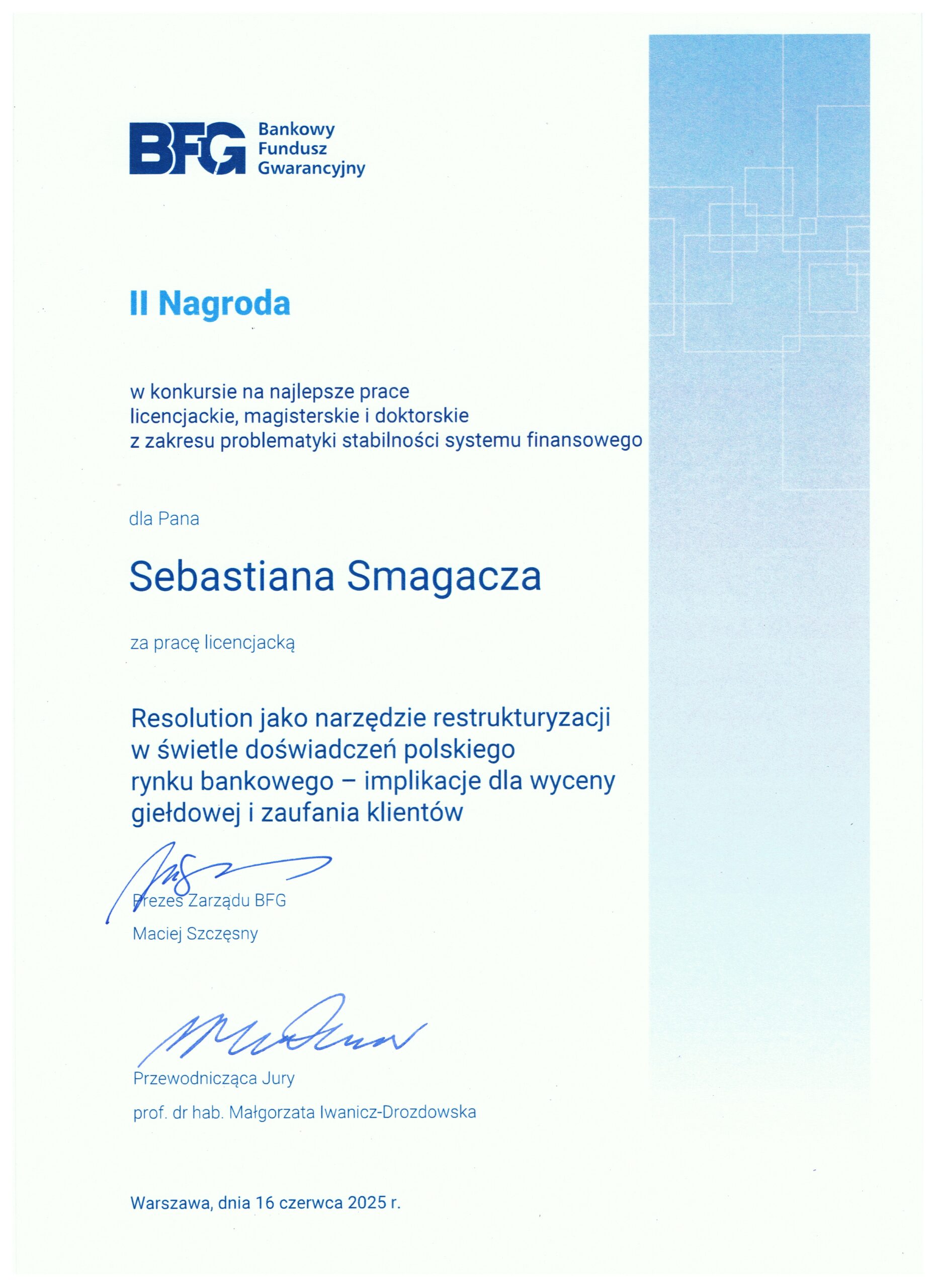 Skan dyplomu dla Pana Sebastiana Smagacza. Skan jest w kolorach niebieskich.