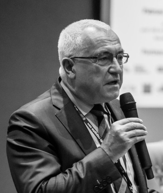 Zdjęcie przedstawia prof. dr hab. Jana Czekaj. Zdjęcie jest czarno-białe.